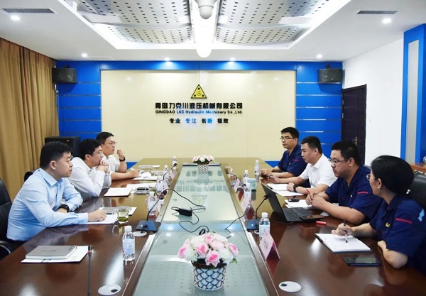 為高質量發展賦能！青島高新區李天傳主任至力克川液壓調研2.jpg